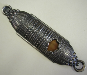 Старинный серебряный футляр с геометрическим орнаментом для мезузы