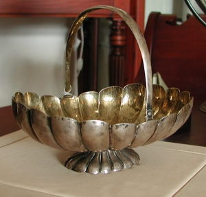 Серебряная ваза для конфет
