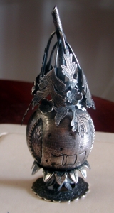 Старинный серебряный ароматник в виде плода граната