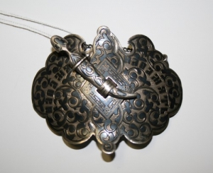 Серебряная с чернением пряжка с надписью «На память»