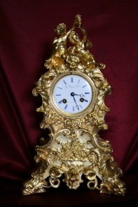 Часы в стиле Рококо