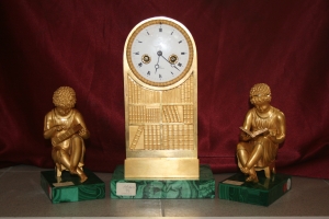 Часы настольные «Библиотека» и две скульптуры читающих юношей