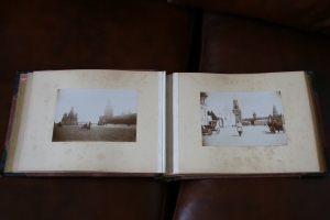 Альбом с фотографиями старой Москвы
