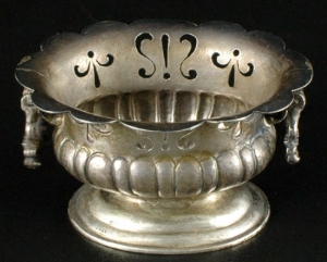 Серебряная вазочка в стиле Классицизма