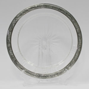 Стеклянная тарелка с серебряными орлами