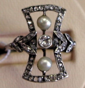 Кольцо с жемчужинами и бриллиантами