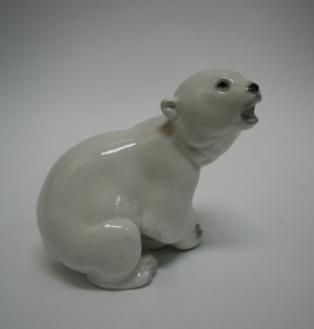 Фарфоровая скульптура «Белый медведь»