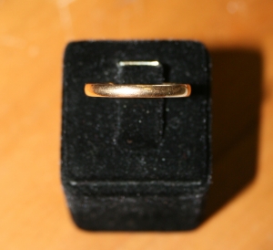 Обручальное кольцо.